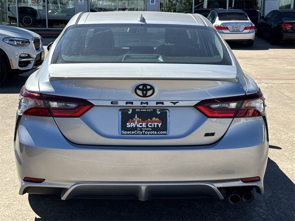 2022 Toyota Camry SE 16