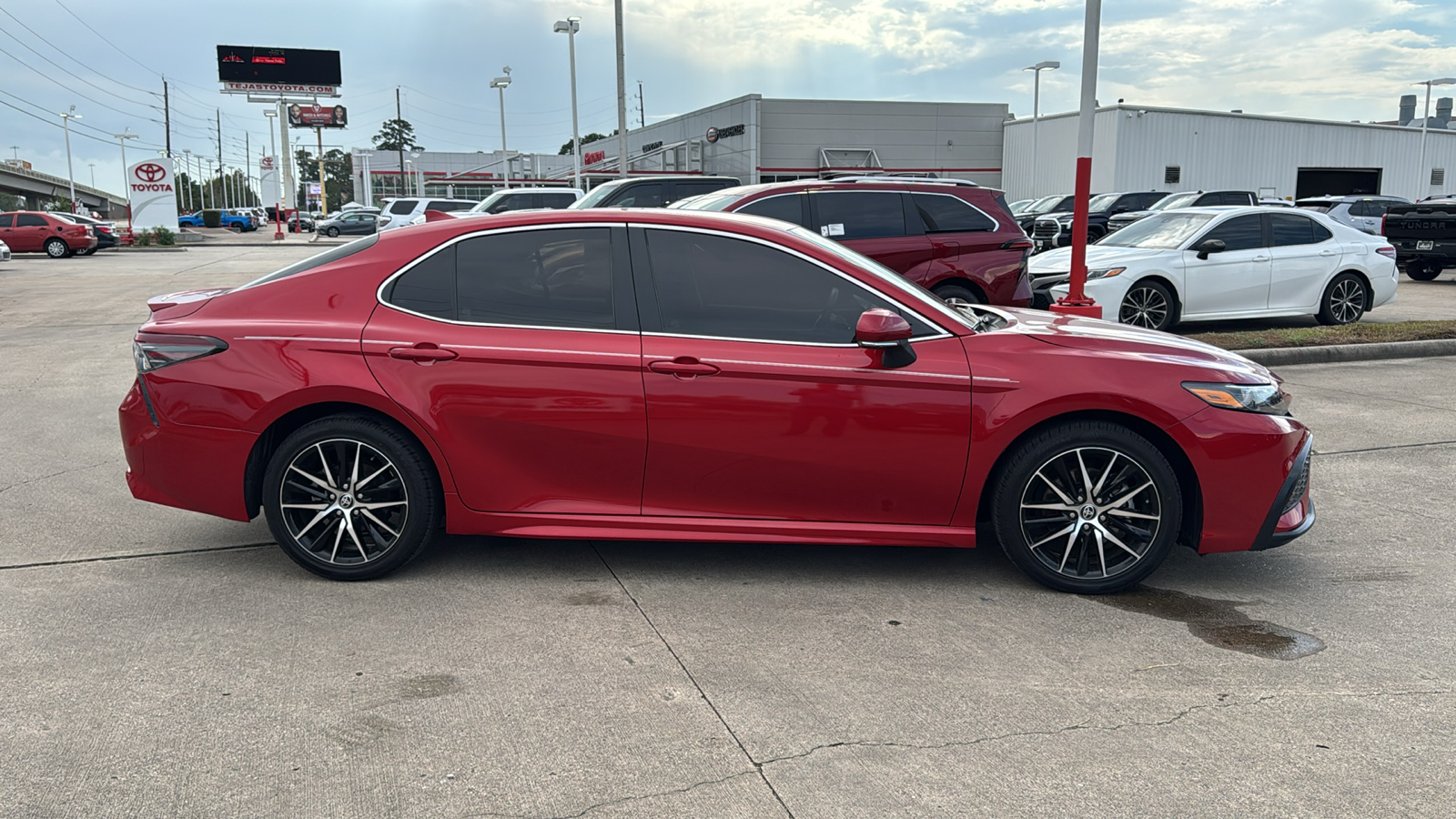 2023 Toyota Camry SE 3