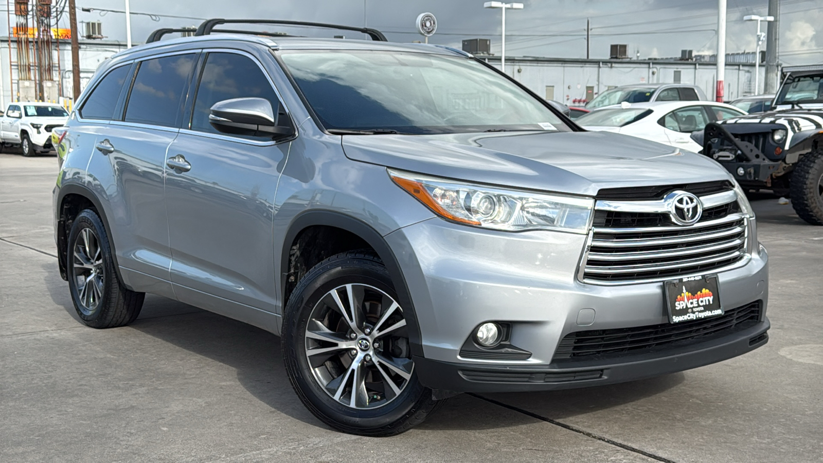 2016 Toyota Highlander XLE V6 2