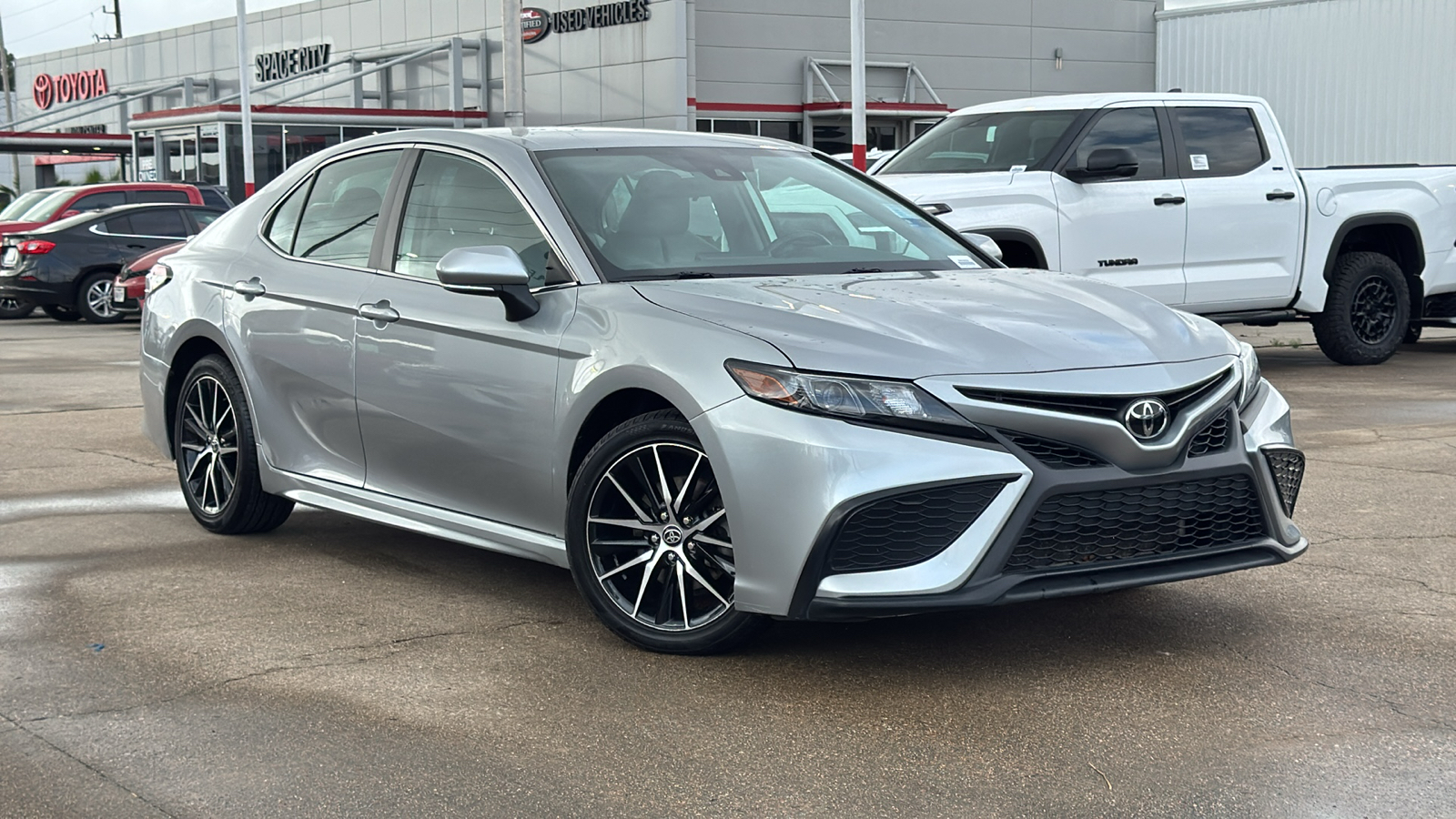 2022 Toyota Camry SE 2