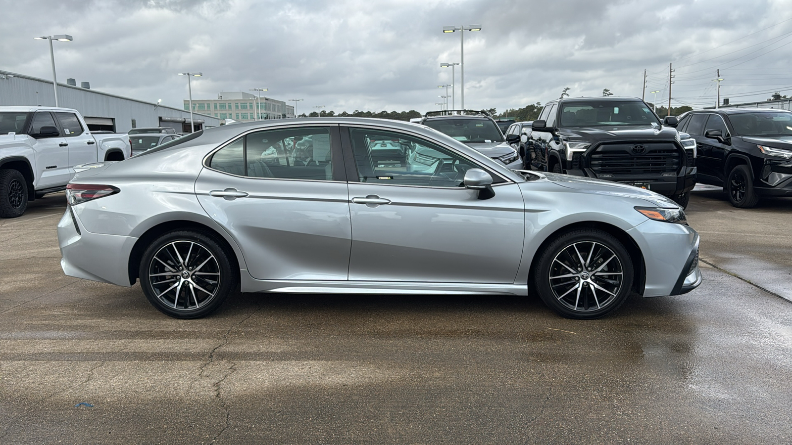 2022 Toyota Camry SE 3