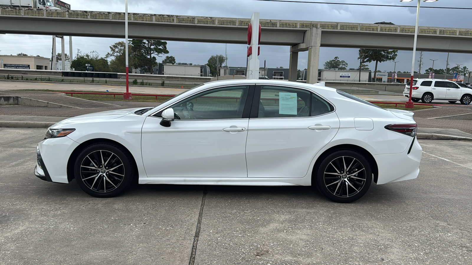 2022 Toyota Camry SE 7