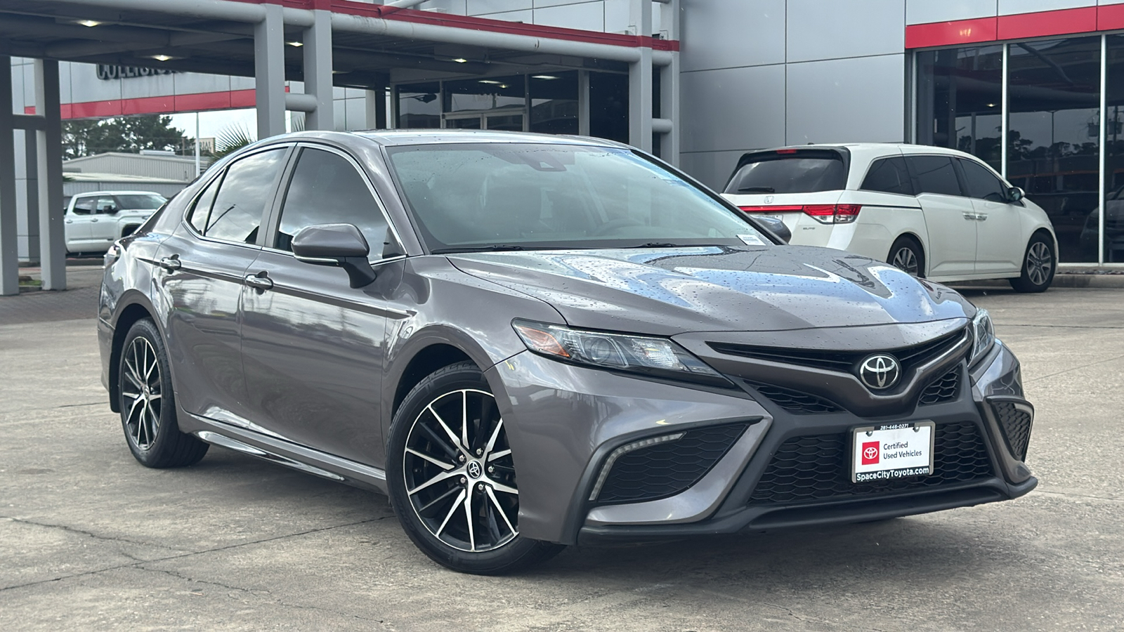 2022 Toyota Camry SE 2