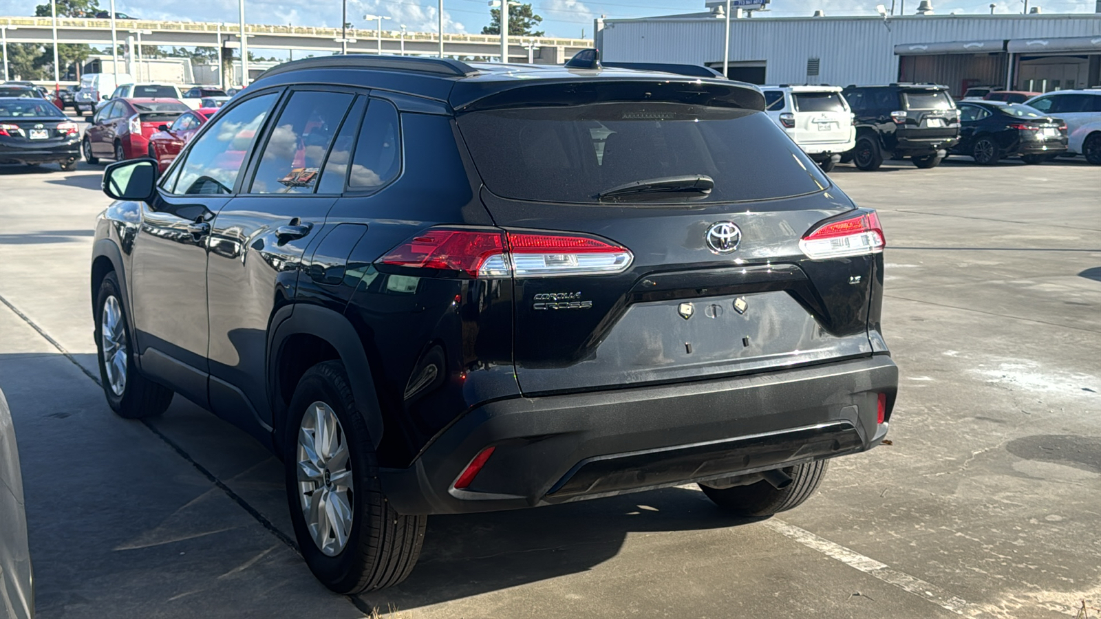 2023 Toyota Corolla Cross LE 5