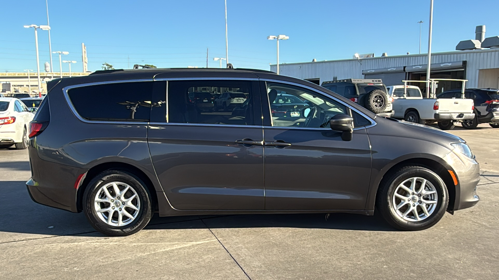 2021 Chrysler Voyager LXI 9