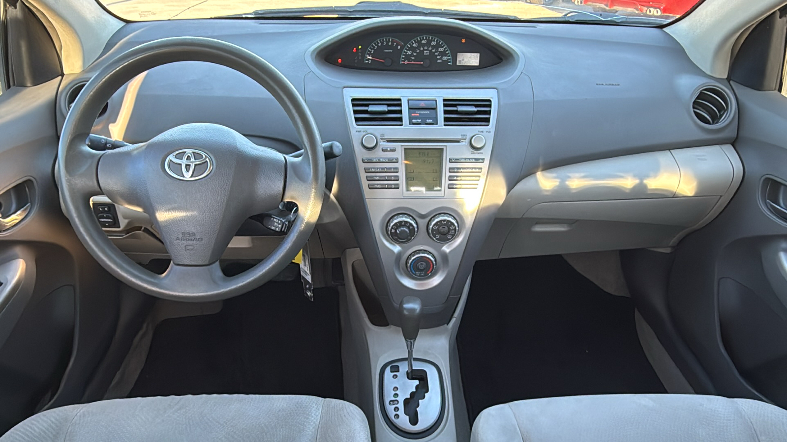 2009 Toyota Yaris S 18