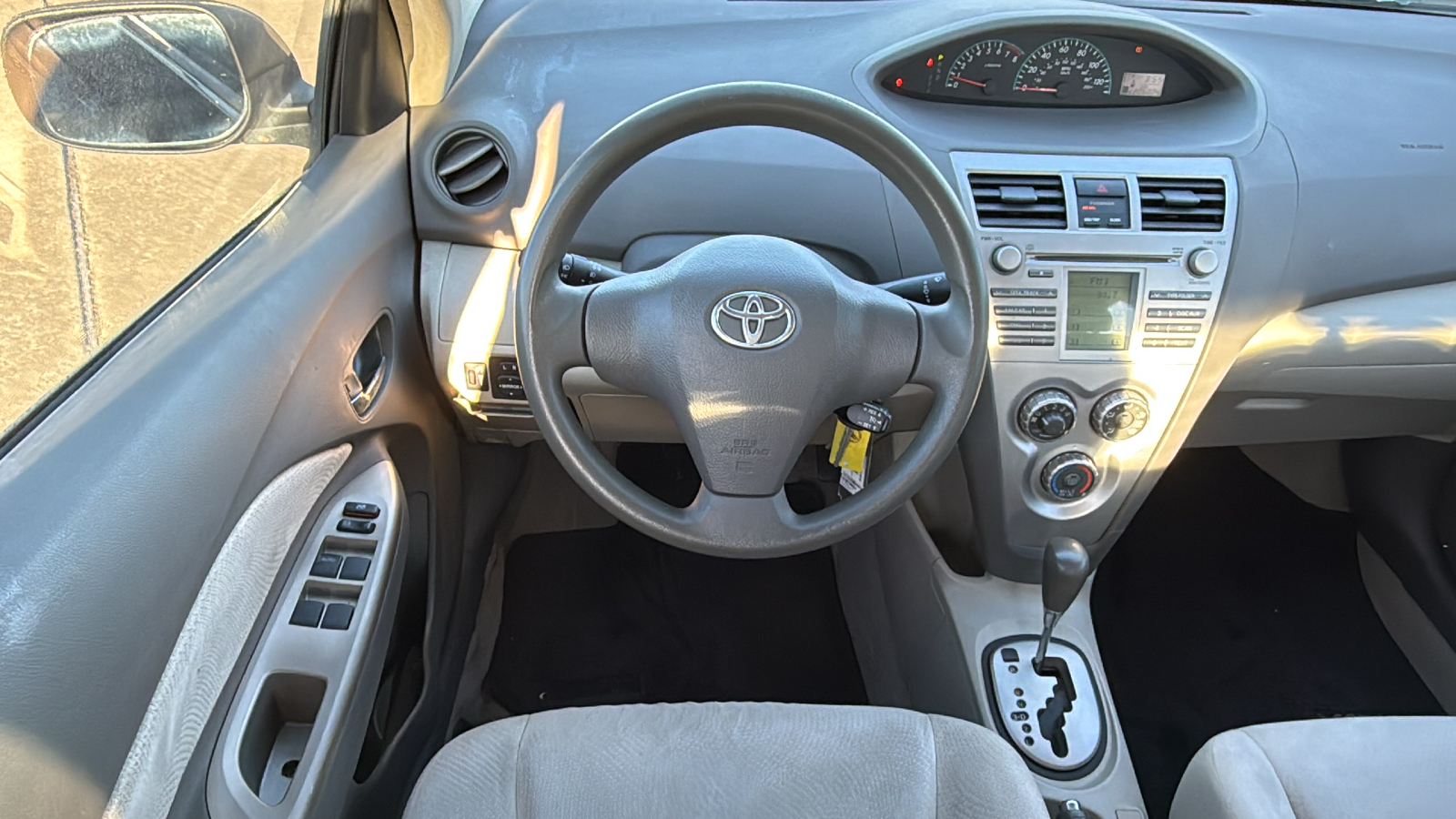 2009 Toyota Yaris S 19