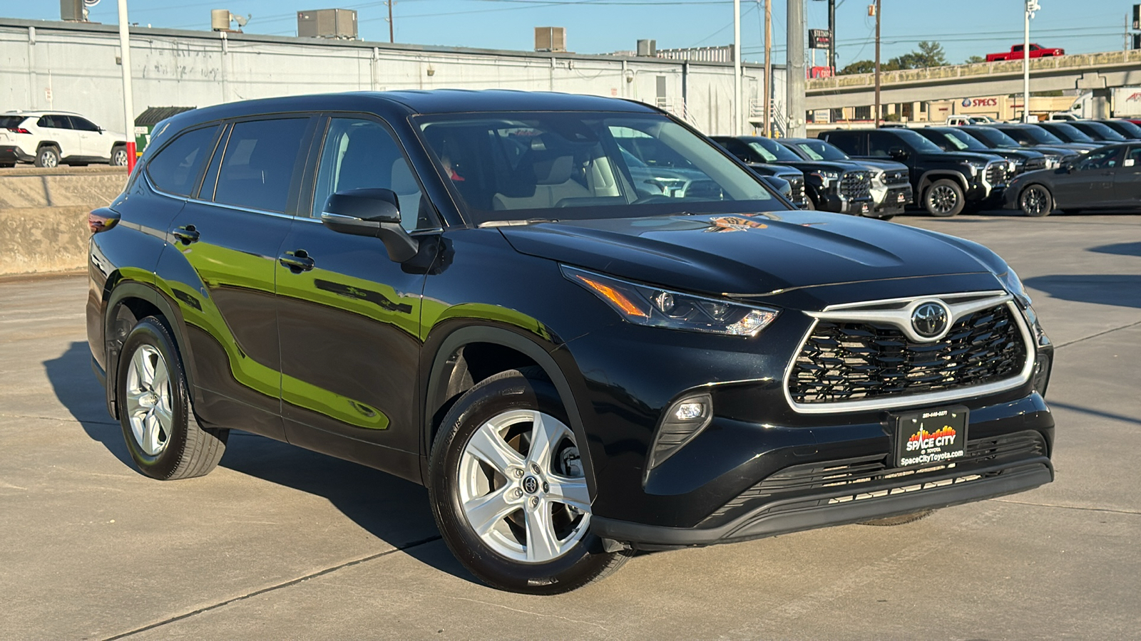 2024 Toyota Highlander LE 2