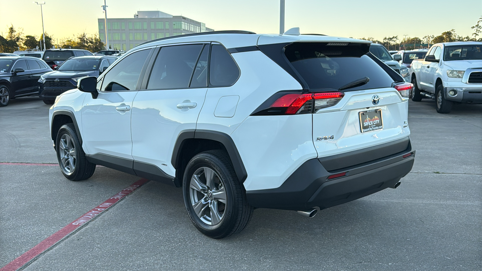 2023 Toyota RAV4 Hybrid XLE 5