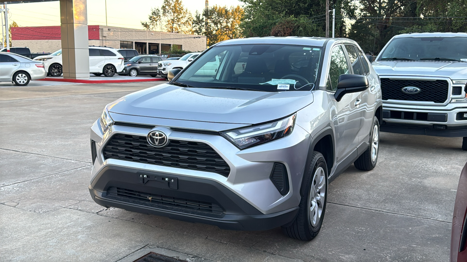 2024 Toyota RAV4 LE 4