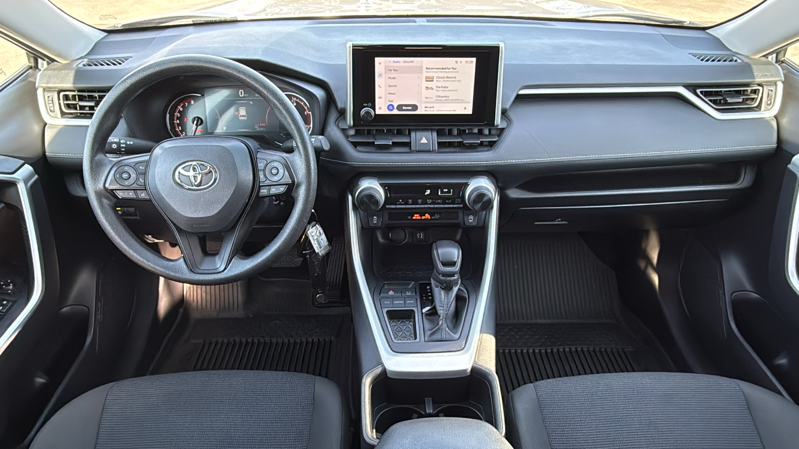 2024 Toyota RAV4 LE 18