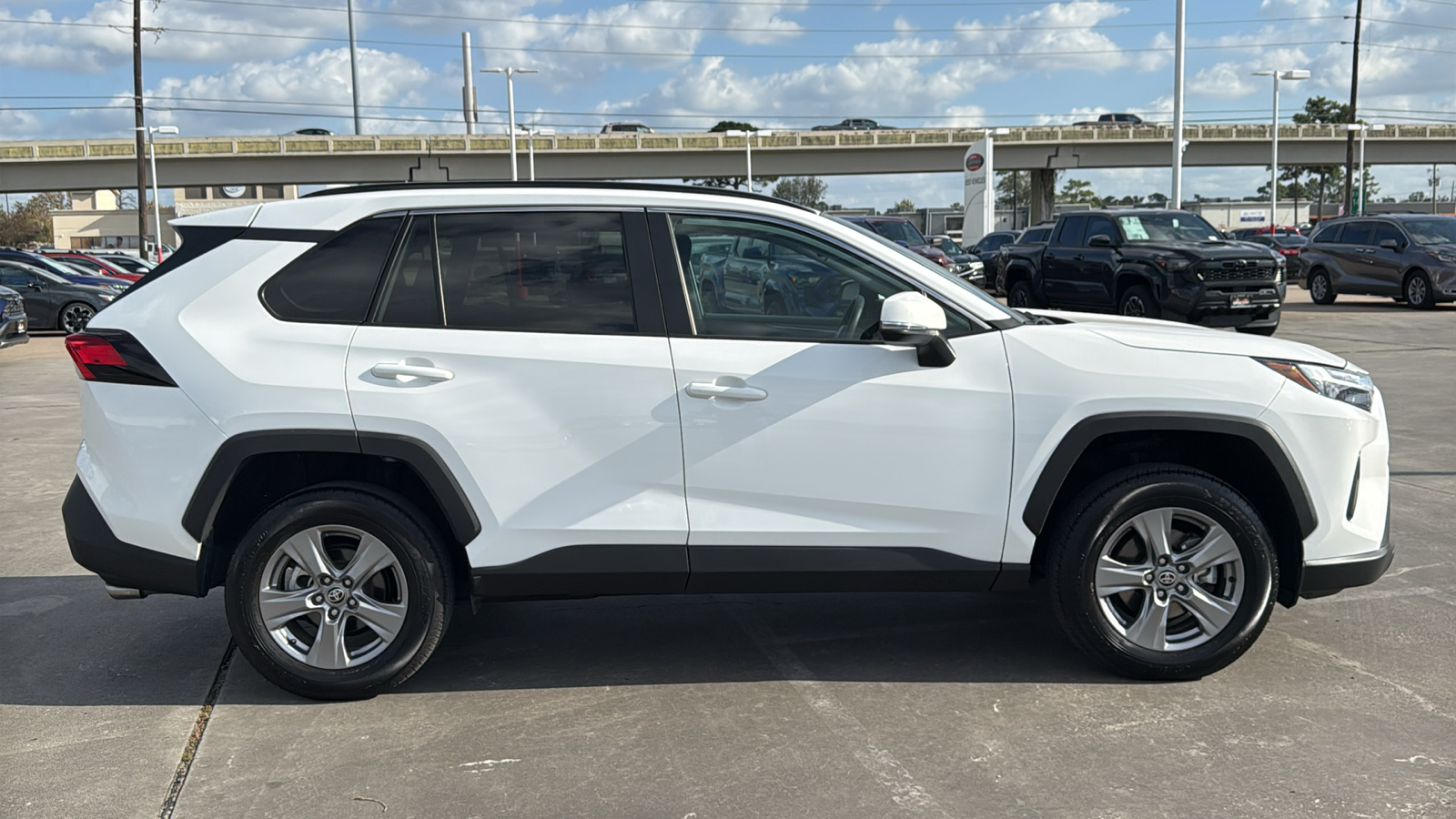 2024 Toyota RAV4 XLE 9