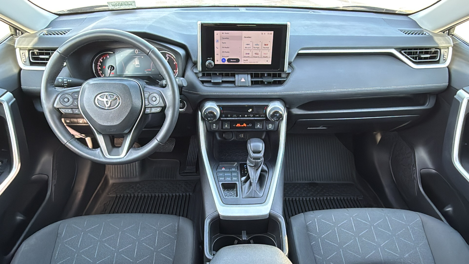 2024 Toyota RAV4 XLE 19