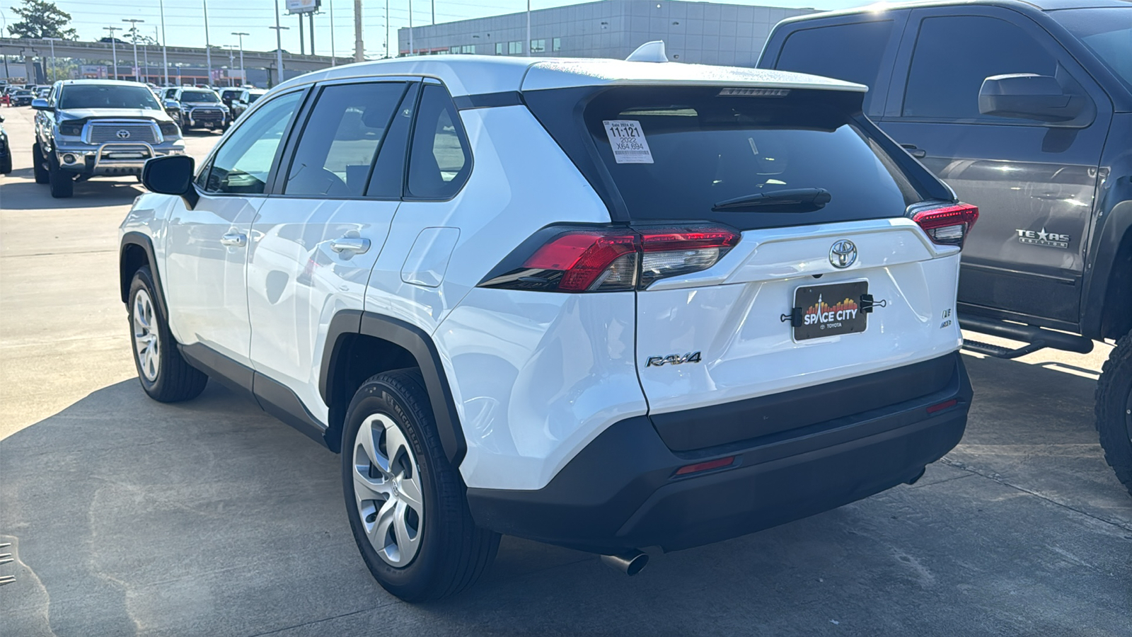 2022 Toyota RAV4 LE 5