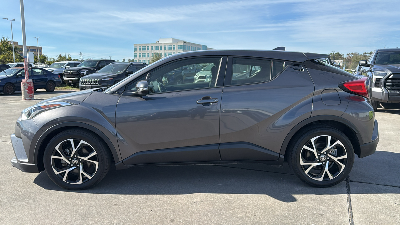 2019 Toyota C-HR XLE 3