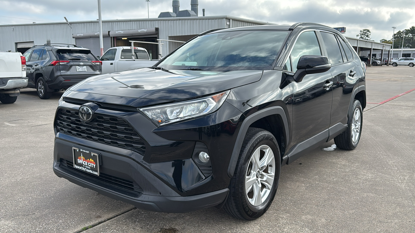 2021 Toyota RAV4 XLE 3