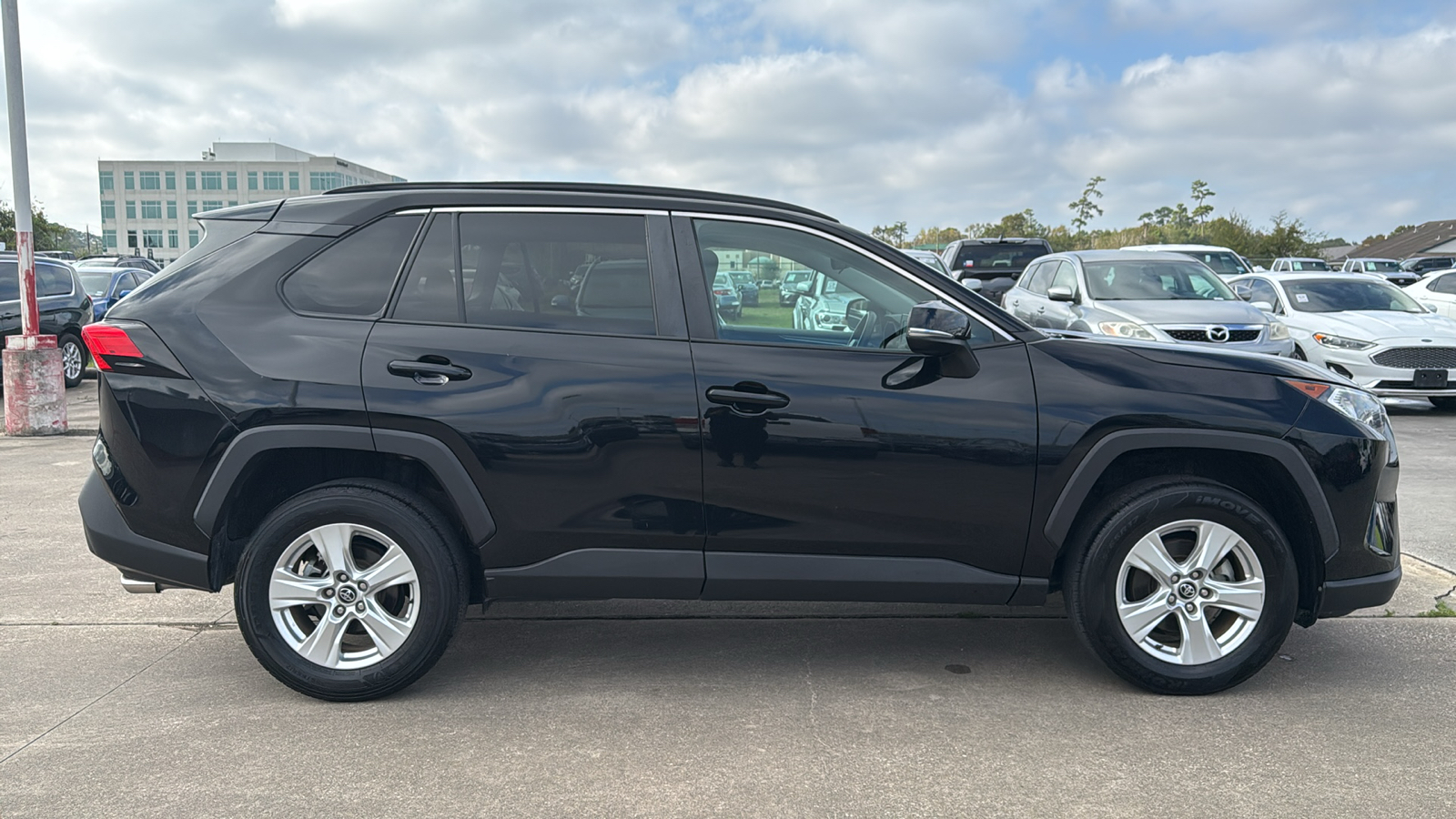 2021 Toyota RAV4 XLE 8