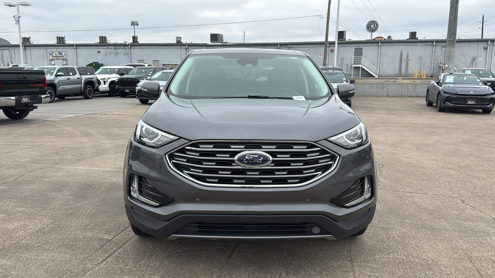 2022 Ford Edge Titanium 3