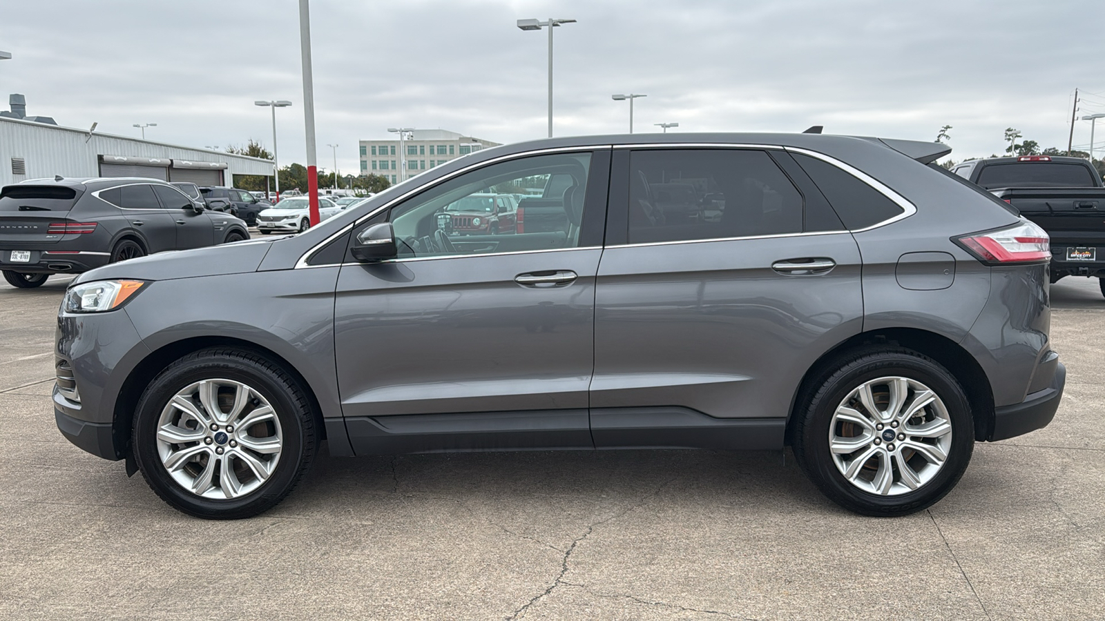 2022 Ford Edge Titanium 5