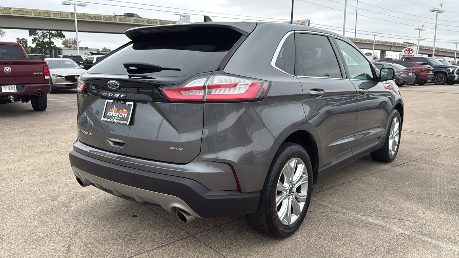 2022 Ford Edge Titanium 8