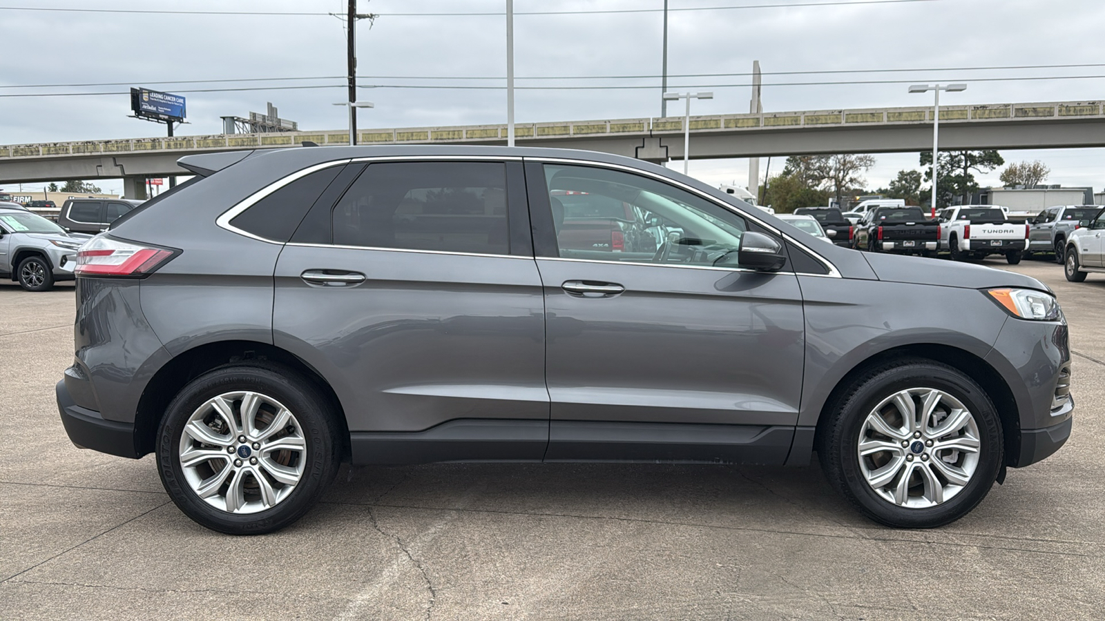 2022 Ford Edge Titanium 9