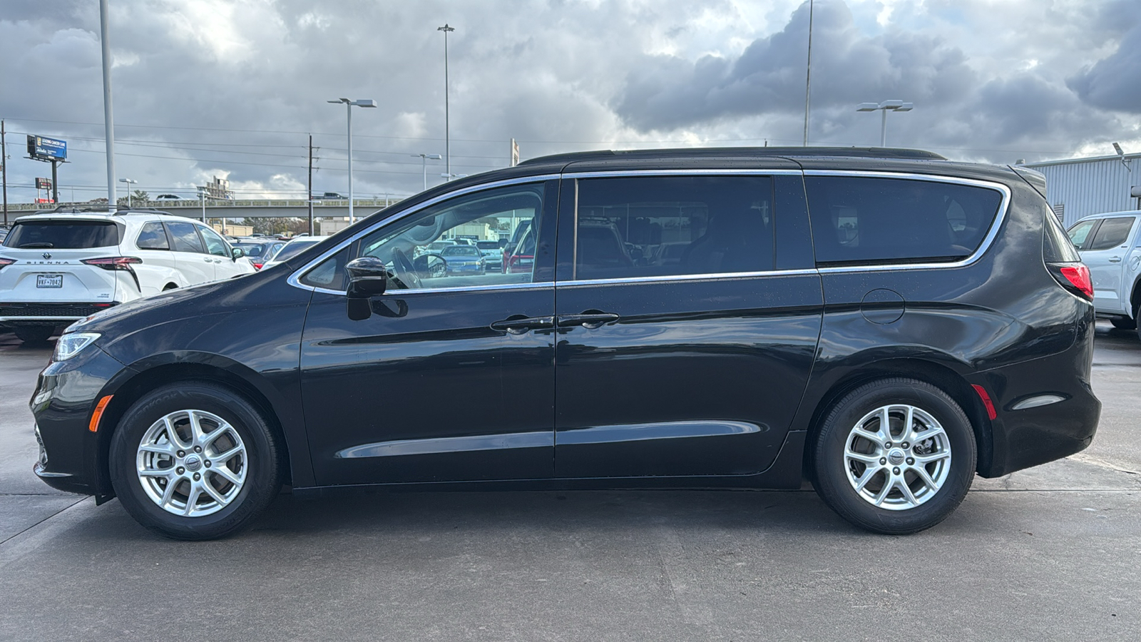 2022 Chrysler Pacifica Touring L 4