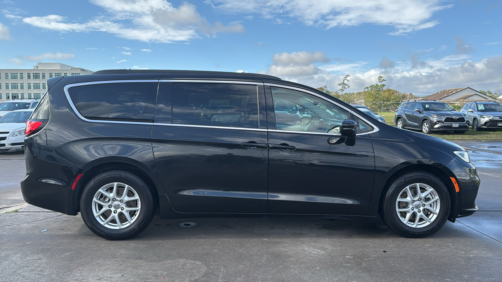 2022 Chrysler Pacifica Touring L 8