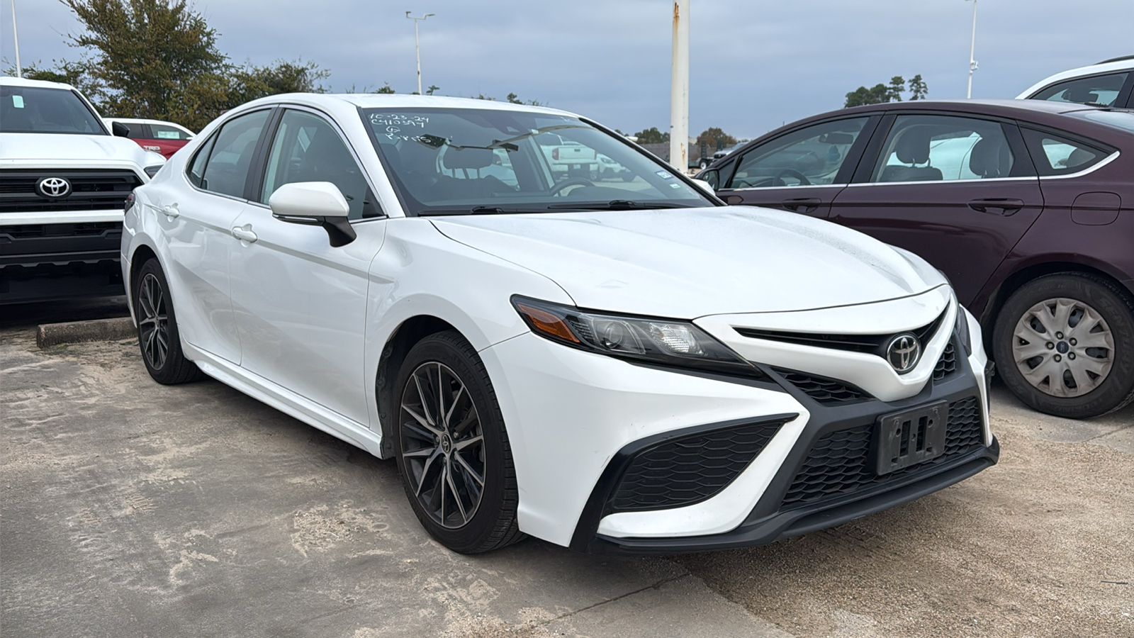 2022 Toyota Camry SE 2