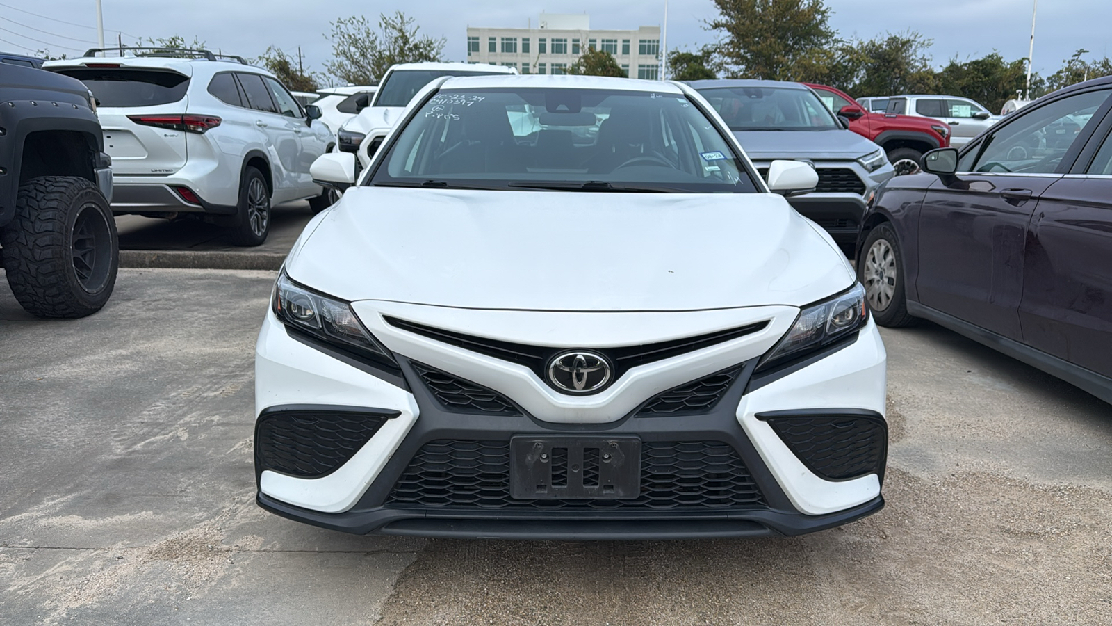 2022 Toyota Camry SE 3