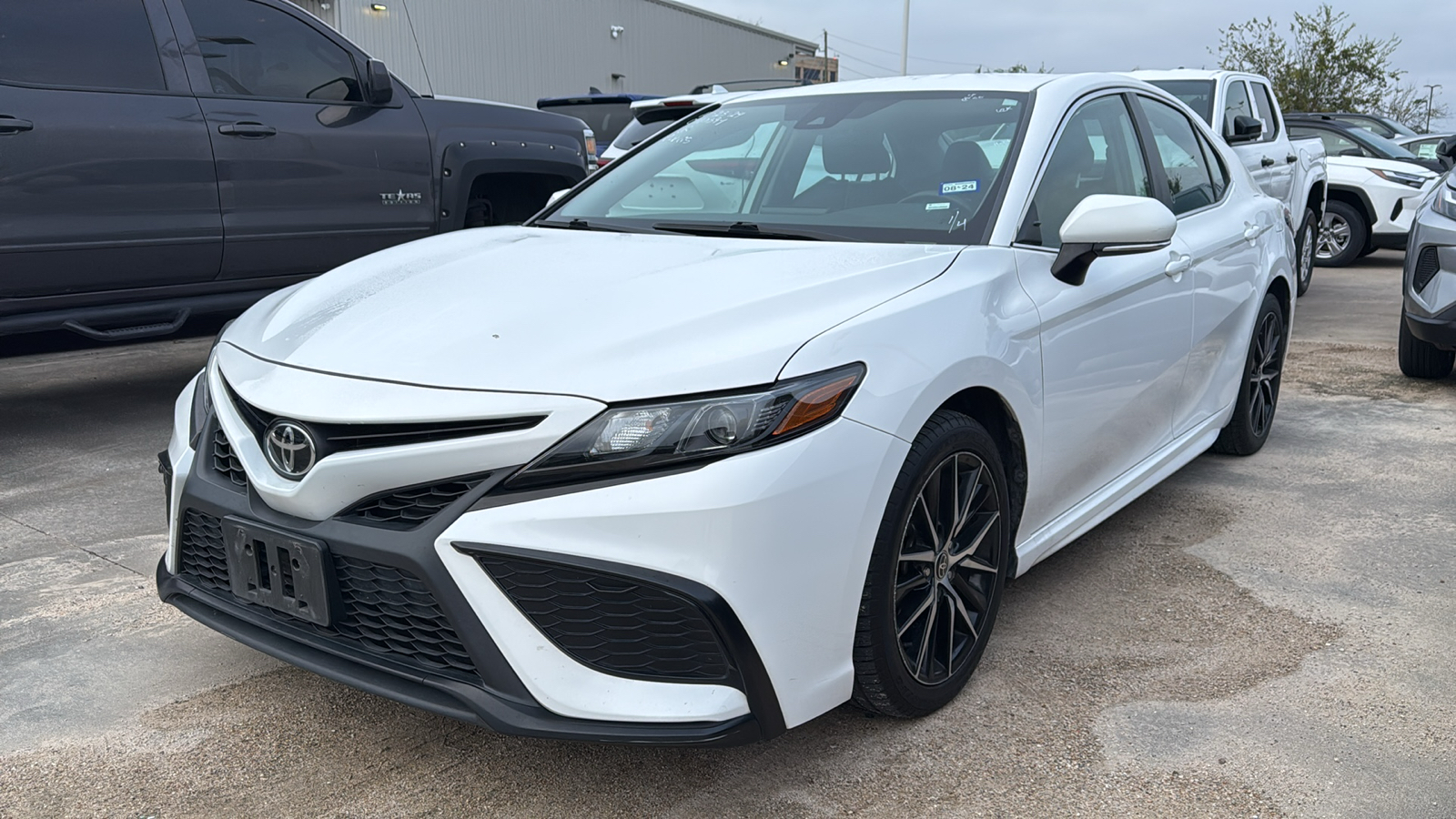 2022 Toyota Camry SE 4