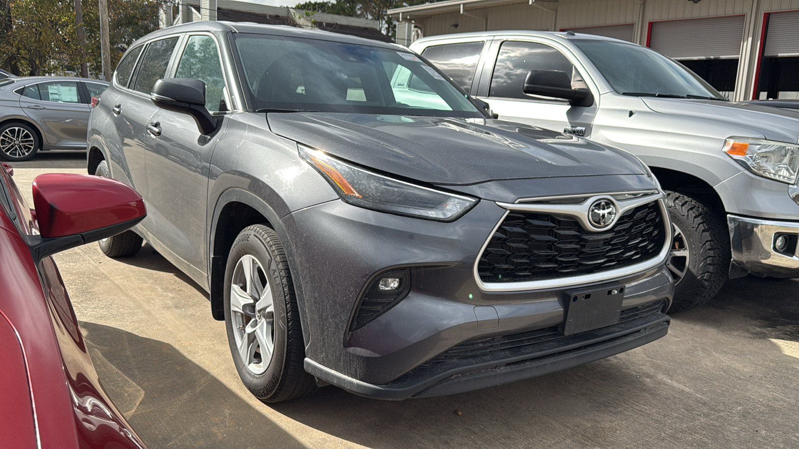 2024 Toyota Highlander LE 2