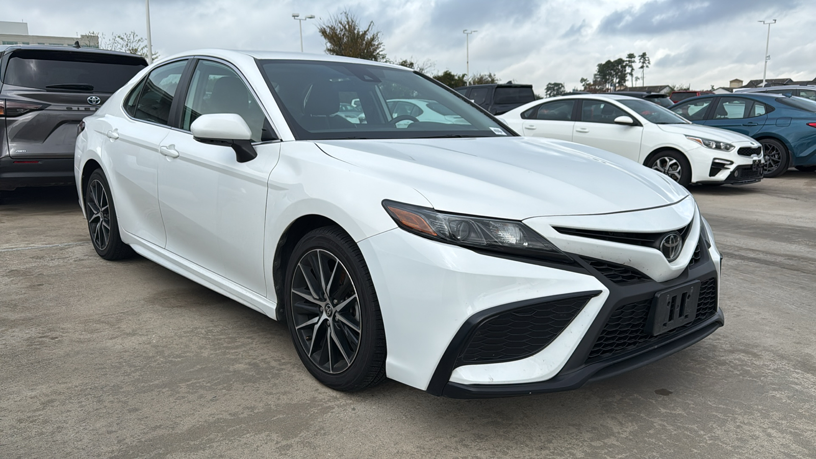 2022 Toyota Camry SE 2