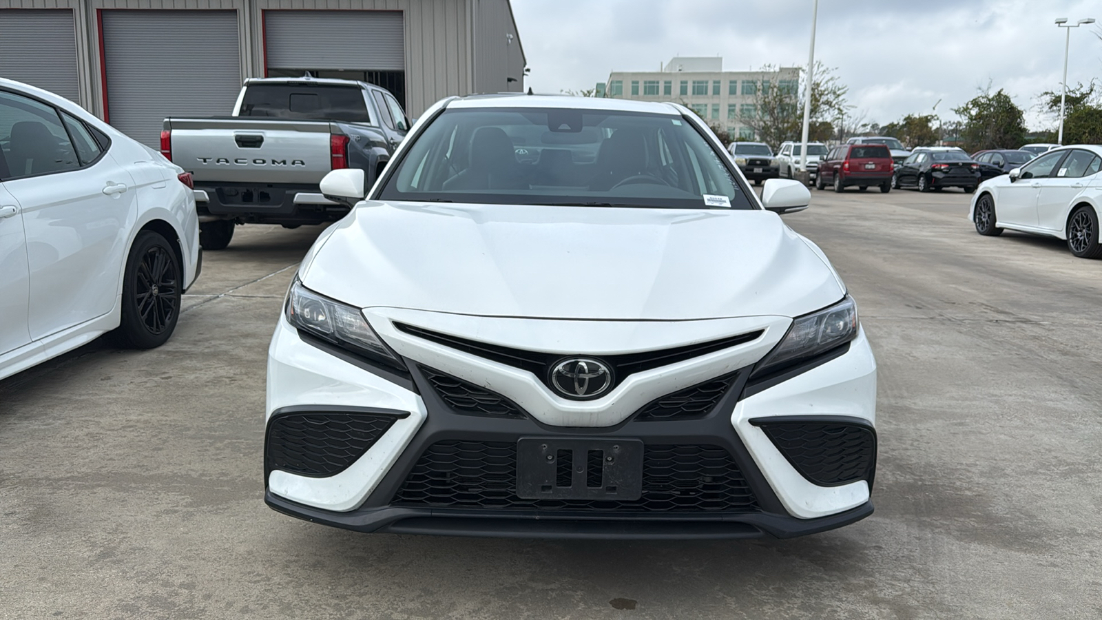 2022 Toyota Camry SE 3