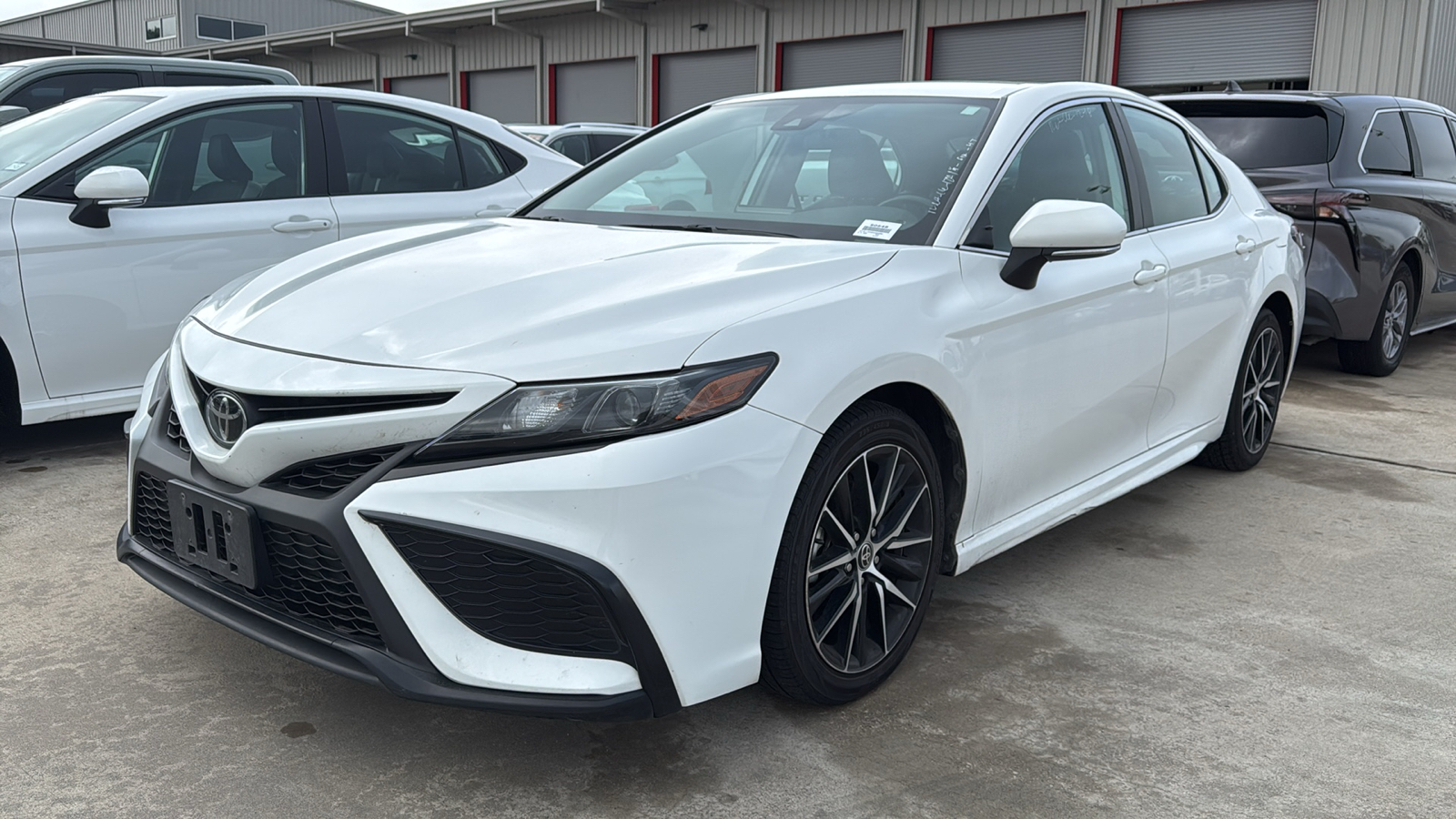 2022 Toyota Camry SE 4