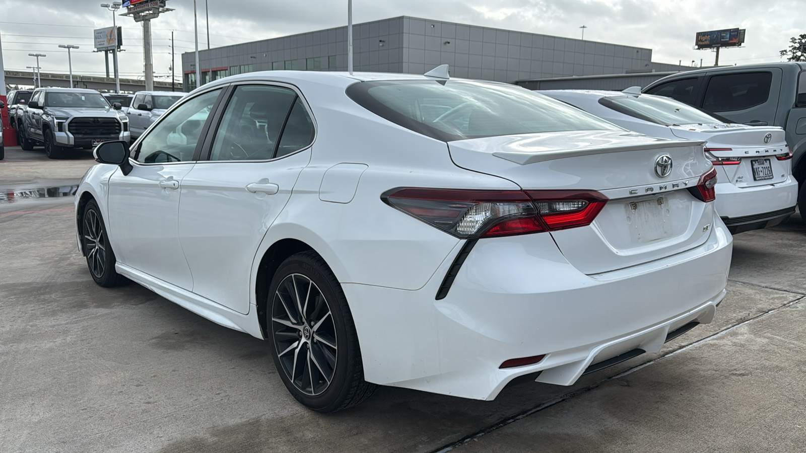 2022 Toyota Camry SE 6