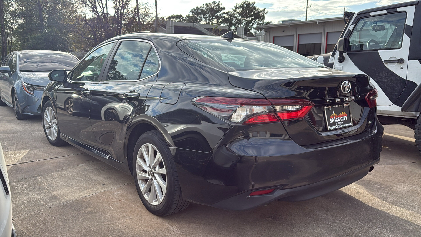 2023 Toyota Camry LE 3