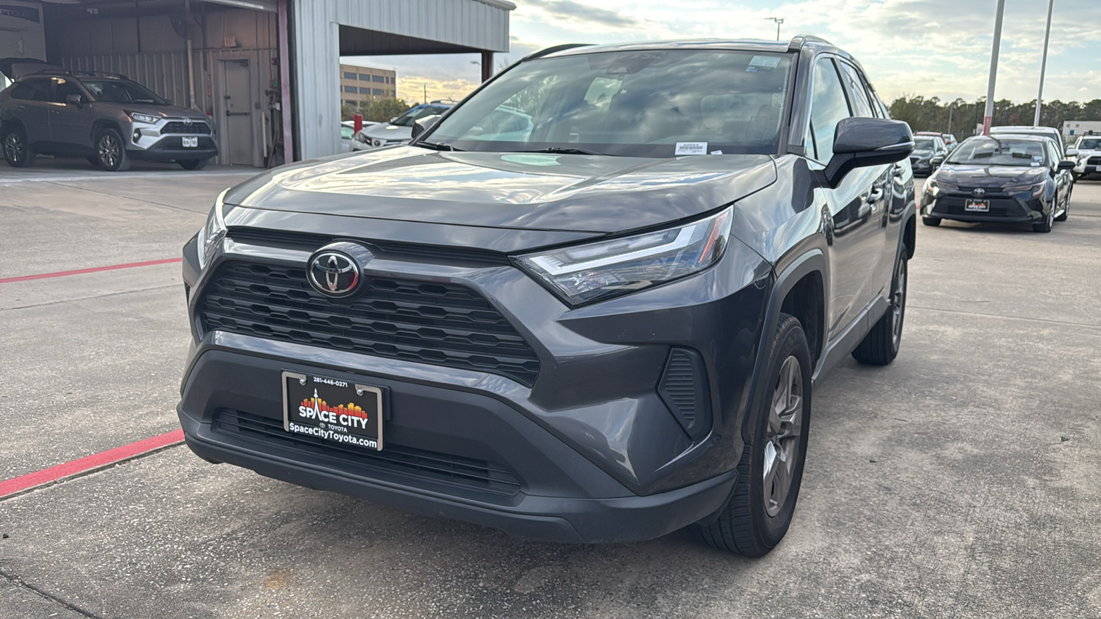 2022 Toyota RAV4 XLE 2