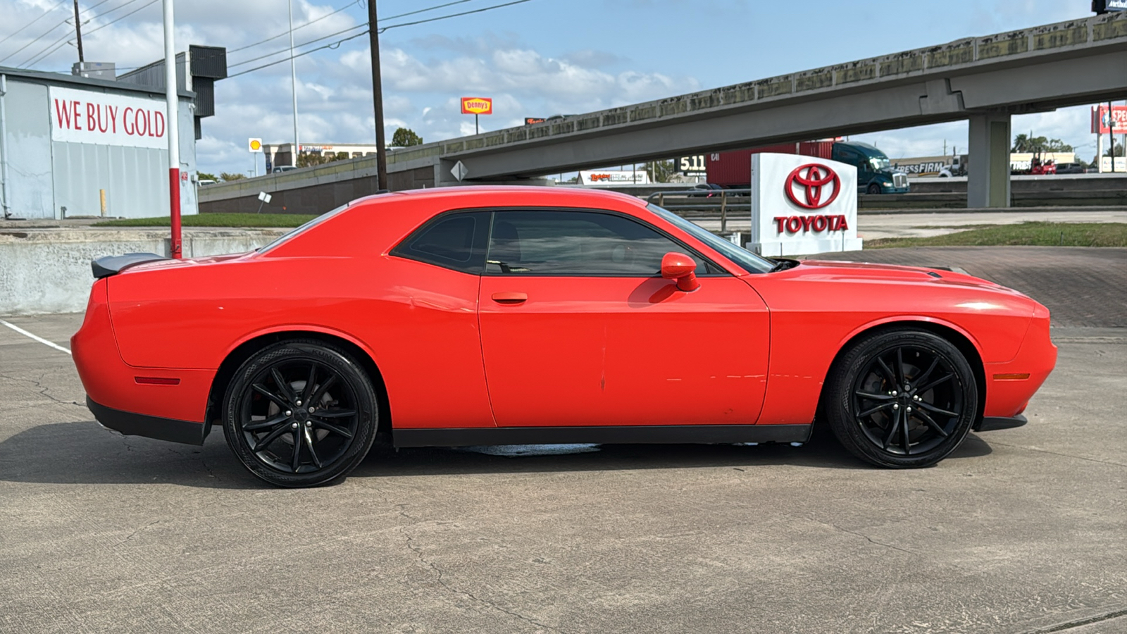 2016 Dodge Challenger SXT 9