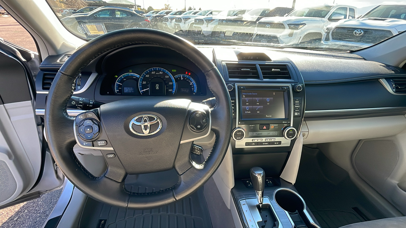 2014 Toyota Camry Hybrid XLE 11