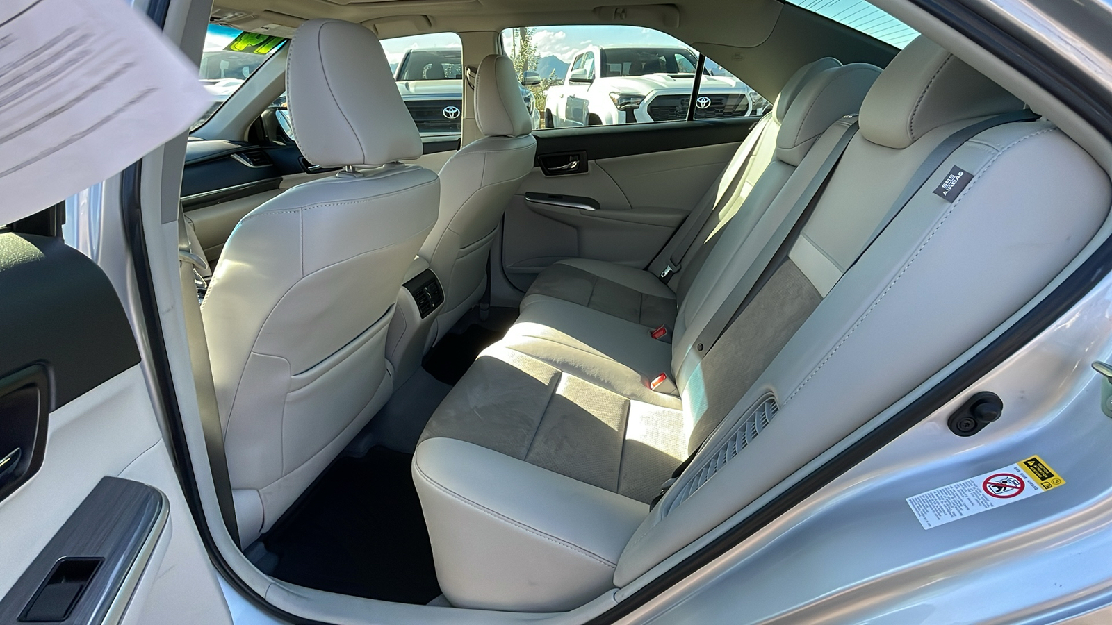 2014 Toyota Camry Hybrid XLE 19