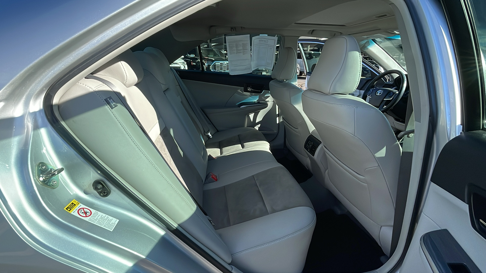 2014 Toyota Camry Hybrid XLE 22