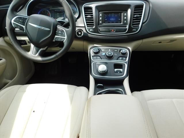 2016 Chrysler 200 Linen 22