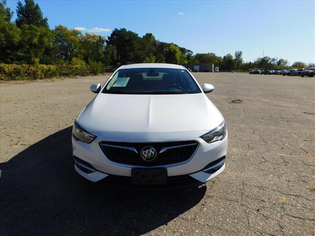 2018 Buick Regal Sportback Essence 3