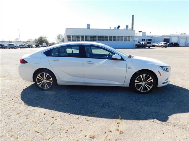 2018 Buick Regal Sportback Essence 9