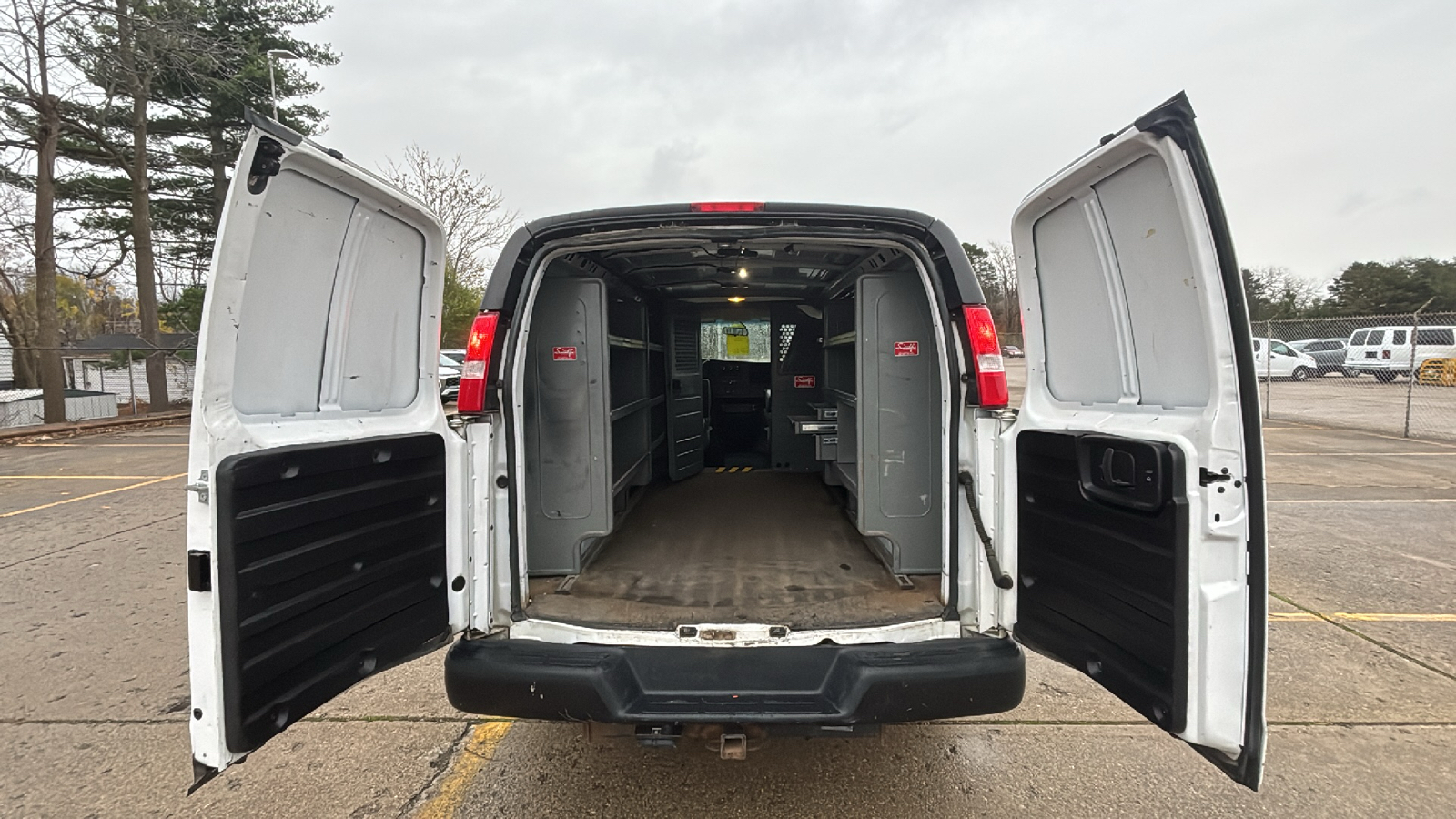 2019 Chevrolet Express 2500 23