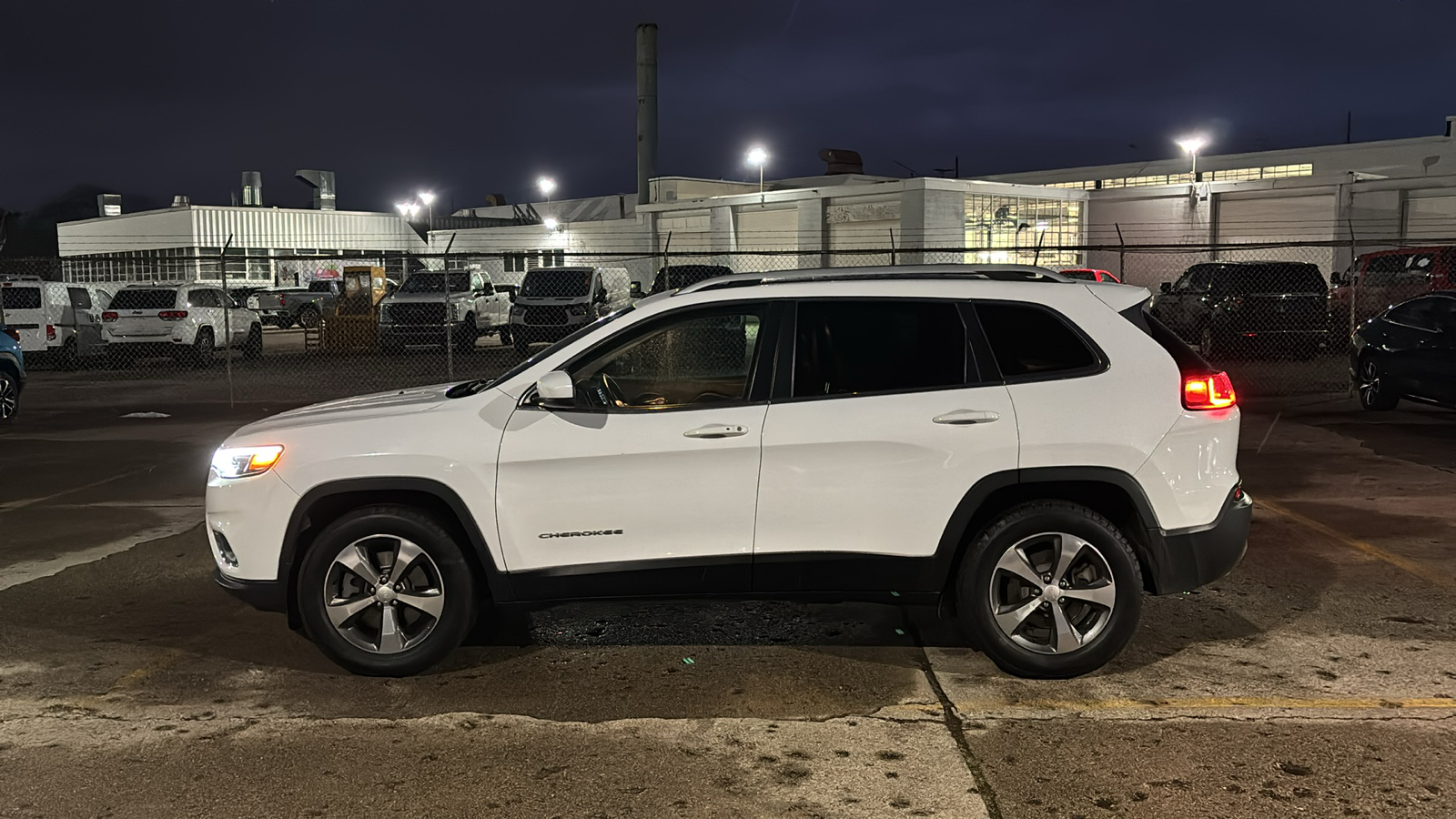 2019 Jeep Cherokee Limited 3