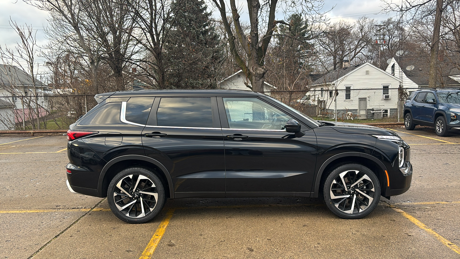 2023 Mitsubishi Outlander  6