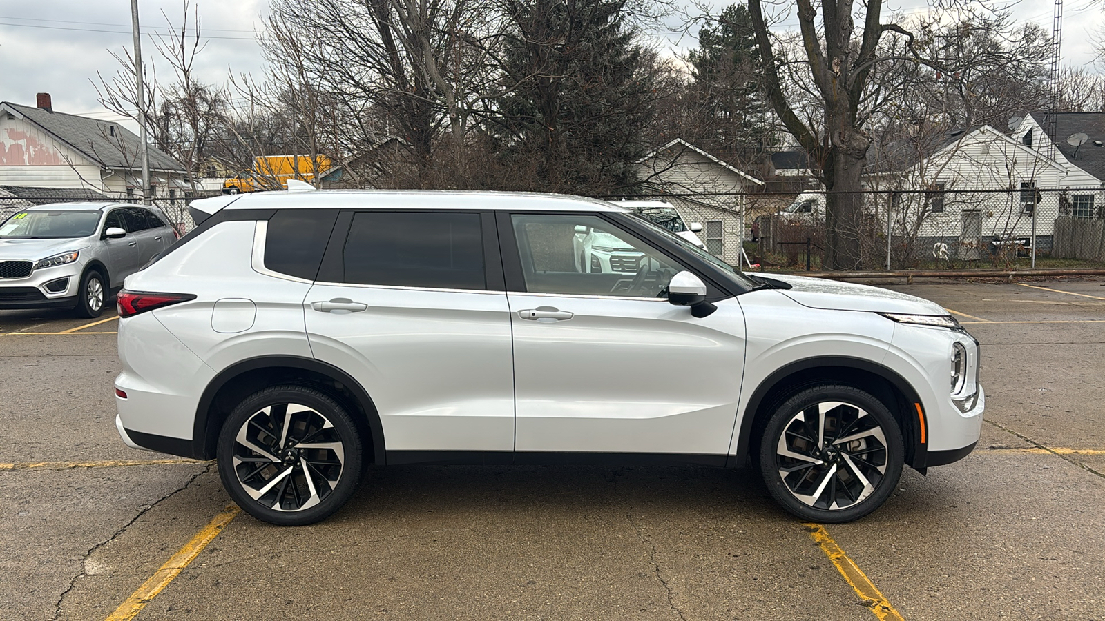 2023 Mitsubishi Outlander  6