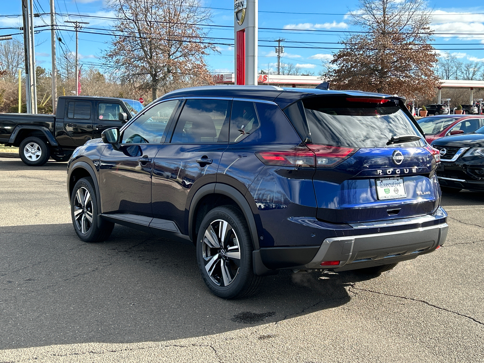 2025 Nissan Rogue SL 4