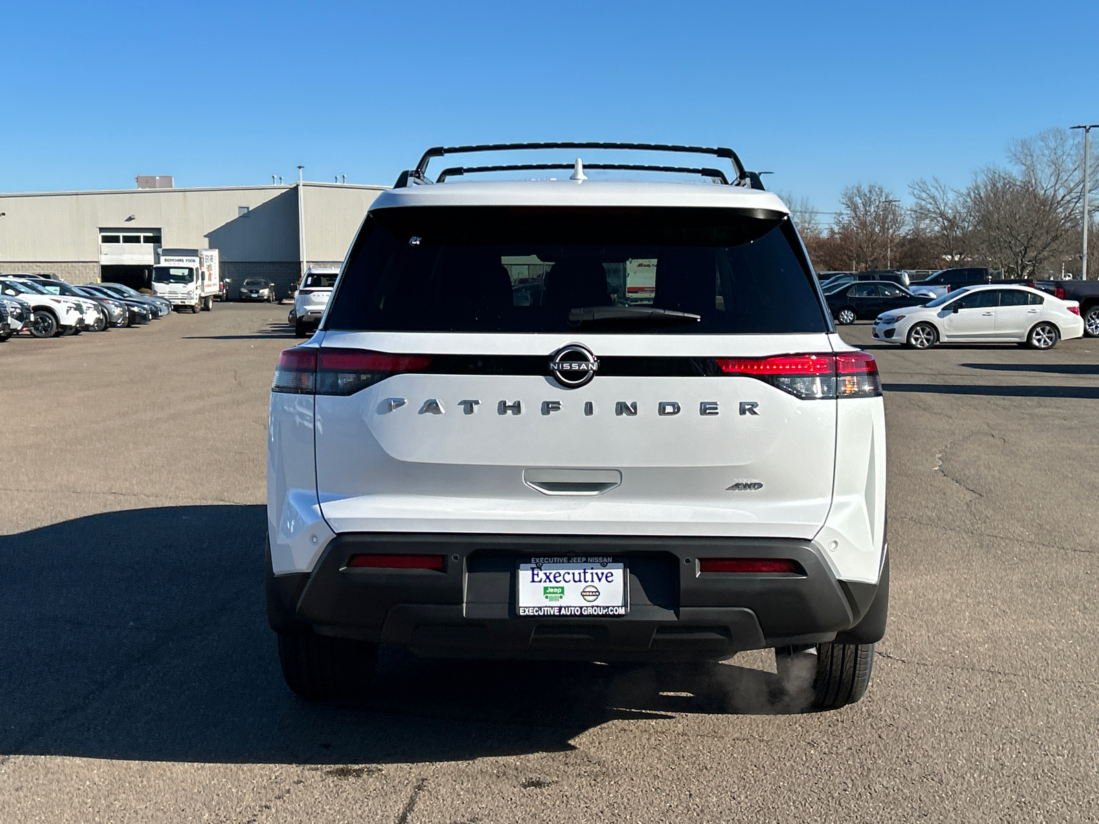 2025 Nissan Pathfinder SV 3